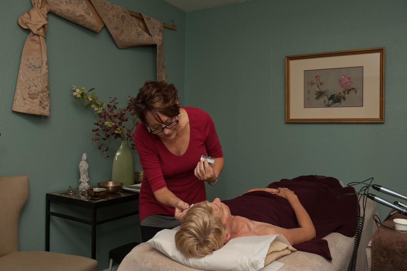 Acupuncture treatment in the clinic